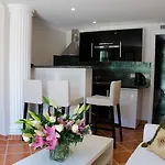 Emeraude Hoteliere Ξενοδοχείο με διαμερίσματα 3*