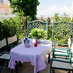 Ξενοδοχείο με διαμερίσματα Emeraude Hoteliere