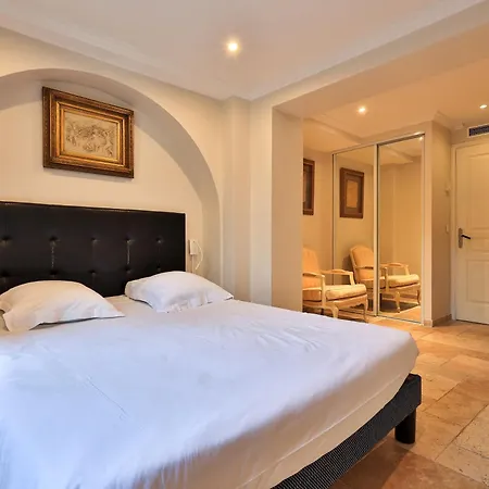 Emeraude Hoteliere Апарт-готель