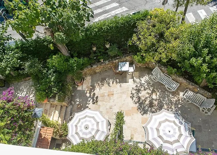 Emeraude Hoteliere 3* ז'ואן-לה-פינס