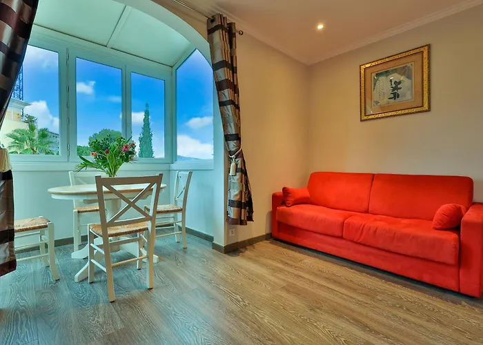 Emeraude Hoteliere 3* ז'ואן-לה-פינס