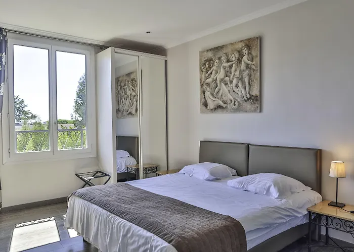 Emeraude Hoteliere מלון דירות ז'ואן-לה-פינס