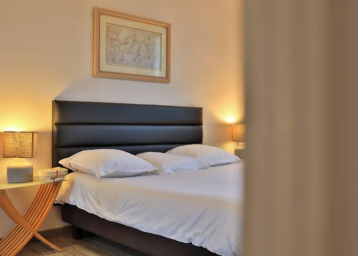 מלון דירות Emeraude Hoteliere 3*