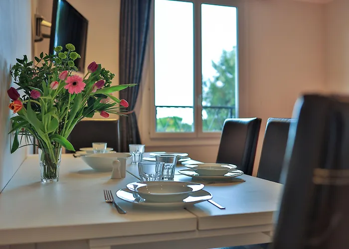 Emeraude Hoteliere מלון דירות ז'ואן-לה-פינס