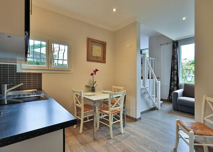 Emeraude Hoteliere 3* ז'ואן-לה-פינס