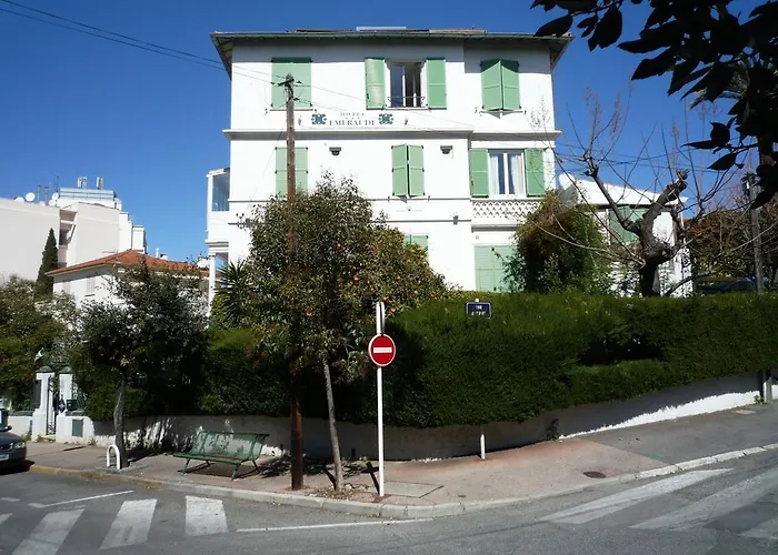 מלון דירות Emeraude Hoteliere 3*